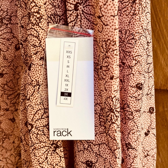 Nordstrom Rack 1X Chiffon V-Neck Long Sleeve Blouse And camisole Floral Print. - Picture 5 of 16